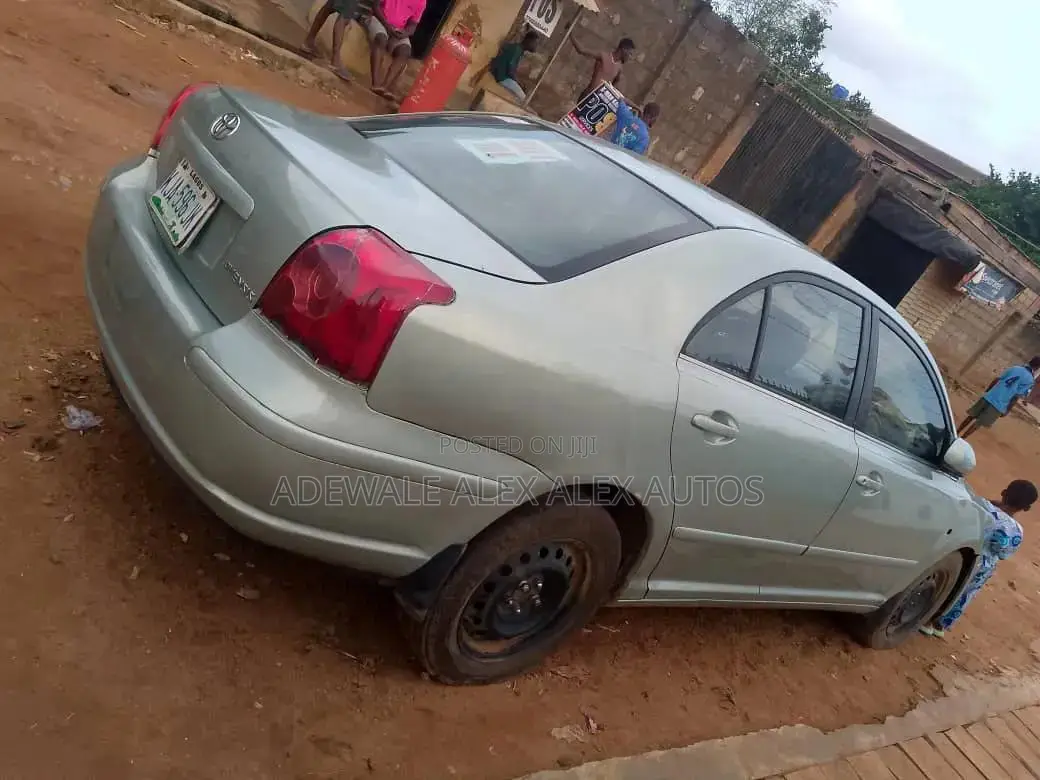 Toyota Avensis 2005 Green