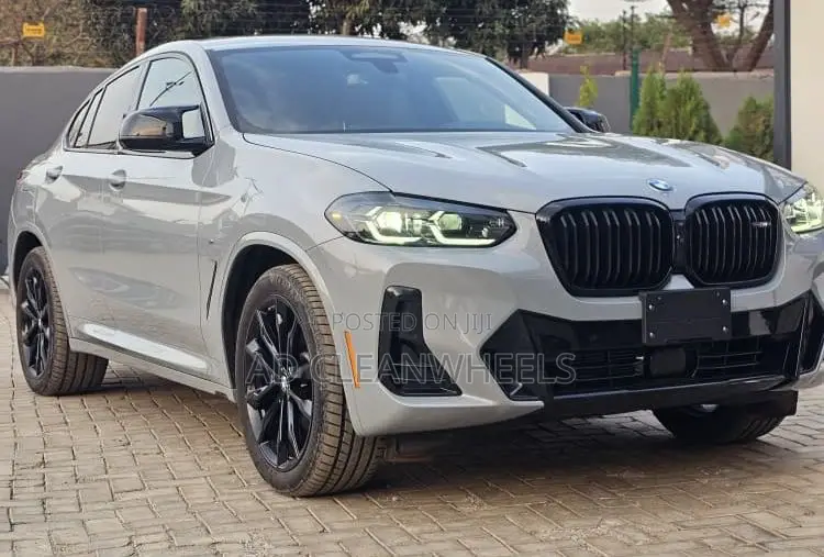 BMW X4 M40i Sports Activity Coupe 2025 Off white