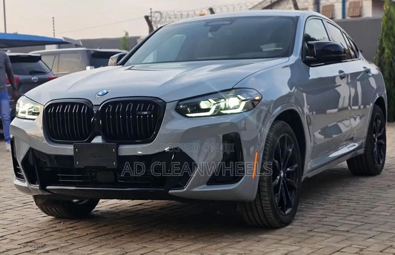BMW X4 M40i Sports Activity Coupe 2025 Off white