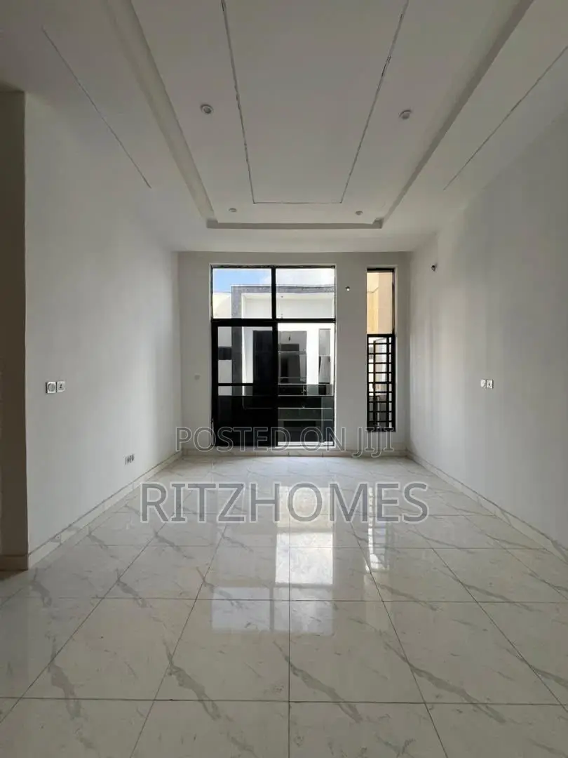 4bdrm Duplex in Ikota for rent