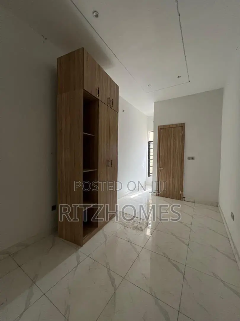 4bdrm Duplex in Ikota for rent