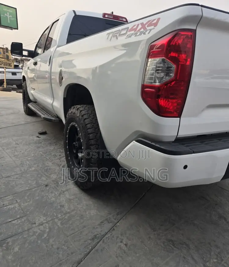 Toyota Tundra 2020 White