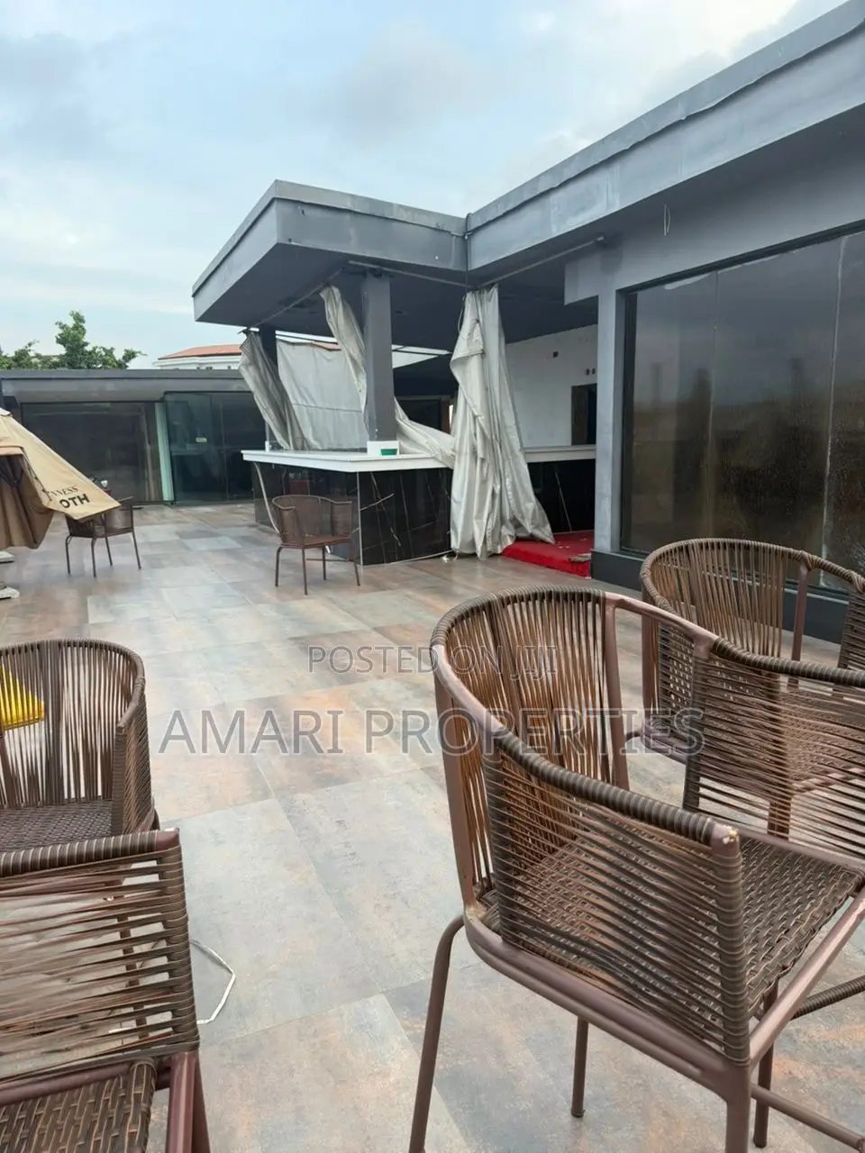 Restaurant and Lounge
