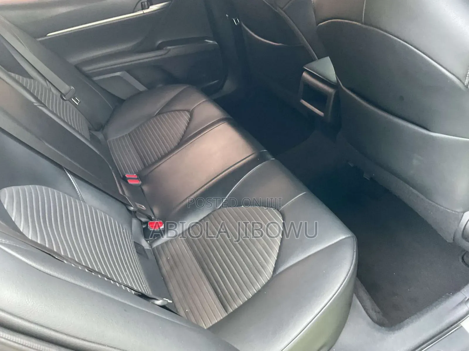 Toyota Camry SE 2021 White