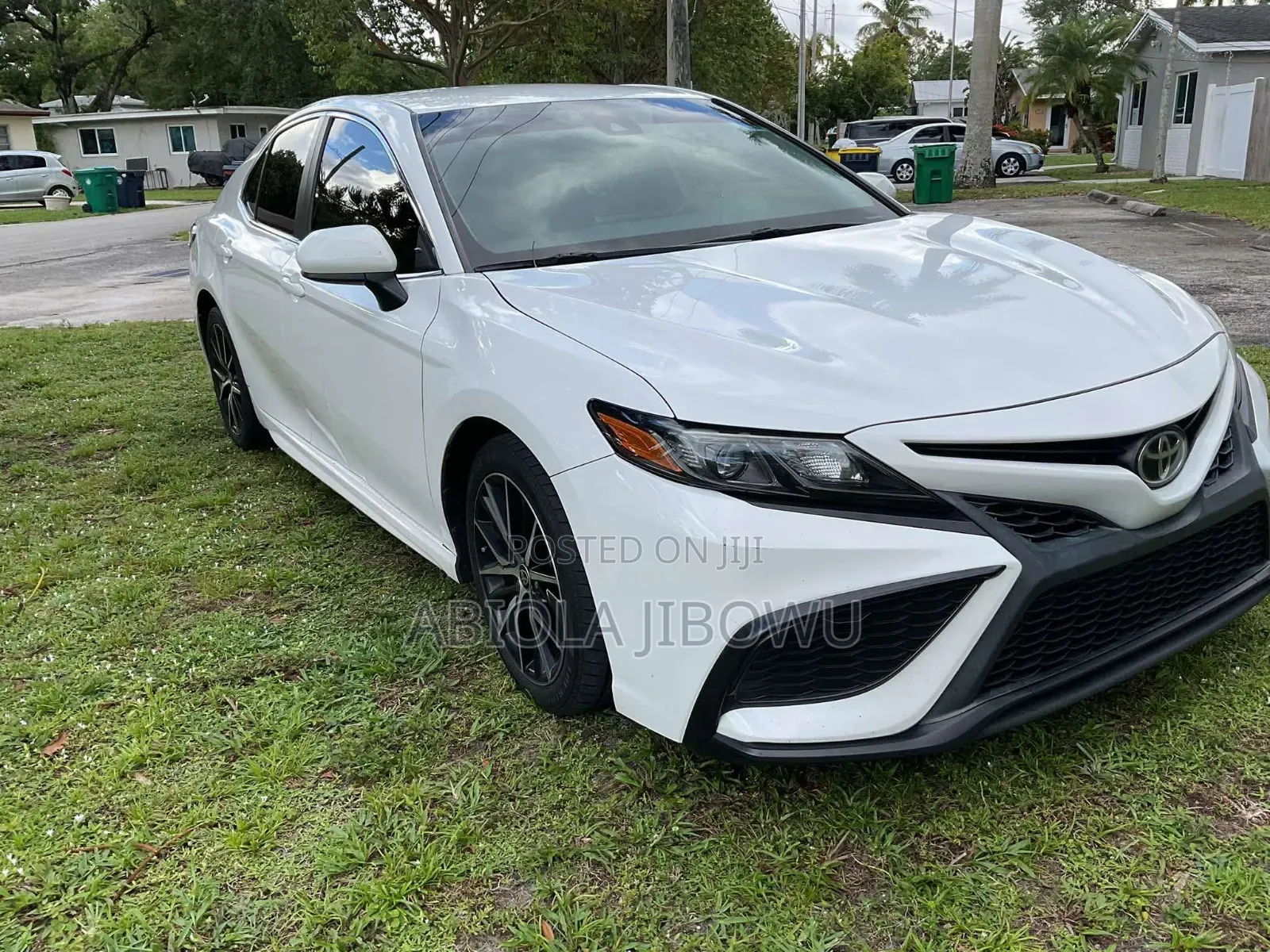 Toyota Camry SE 2021 White