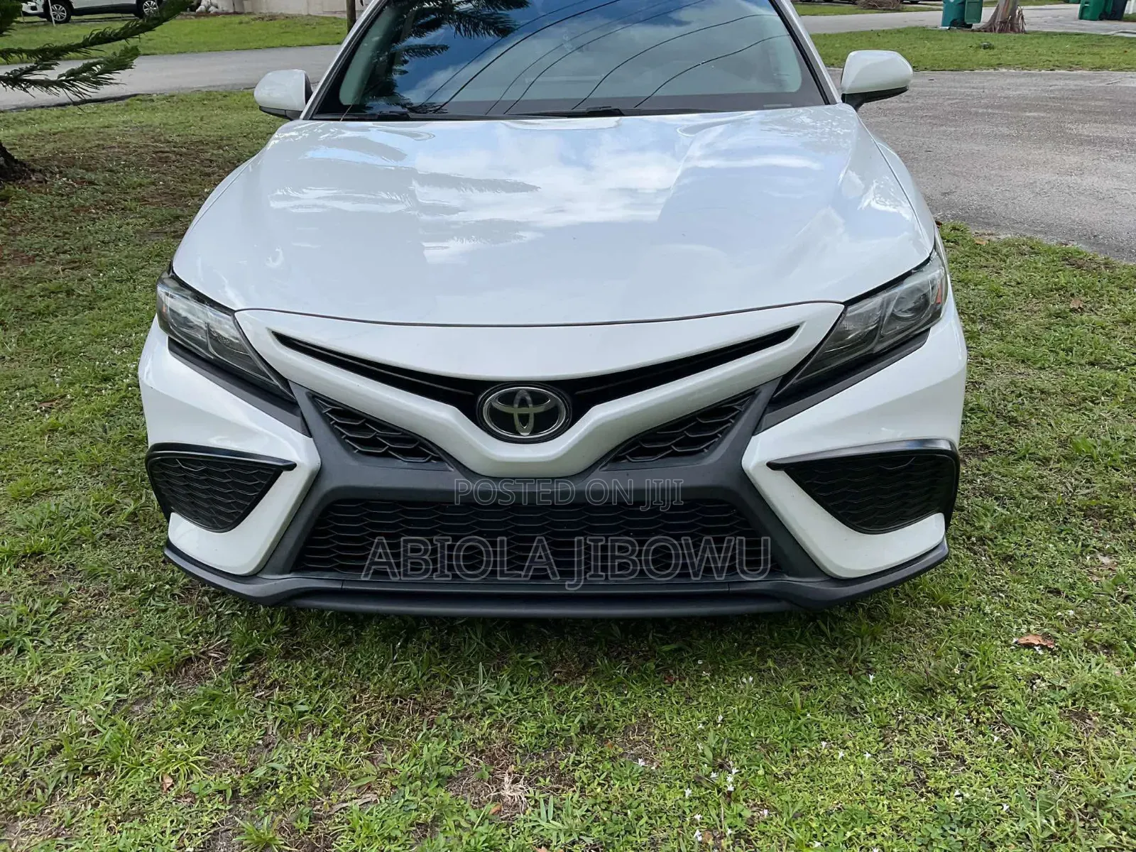 Toyota Camry SE 2021 White