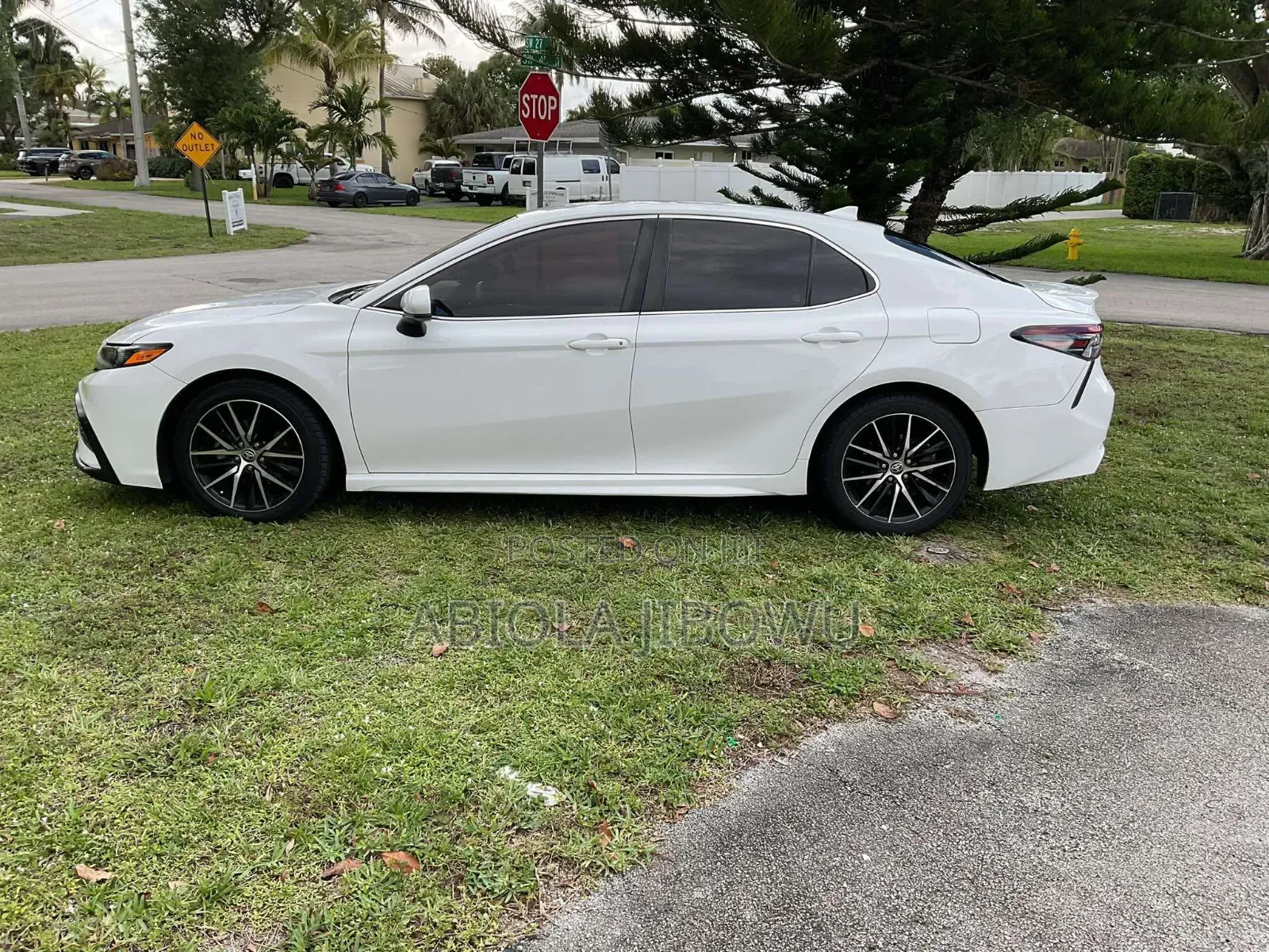 Toyota Camry SE 2021 White