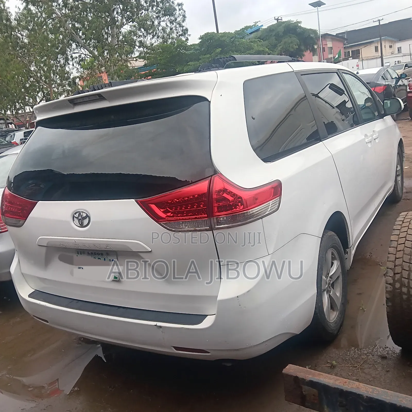 Toyota Sienna LE 8 Passenger 2011 White