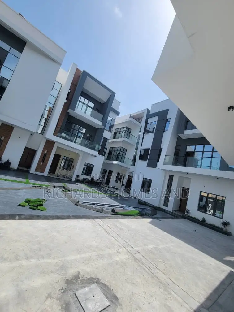 2bdrm Apartment in Ilaje / Lekki for rent