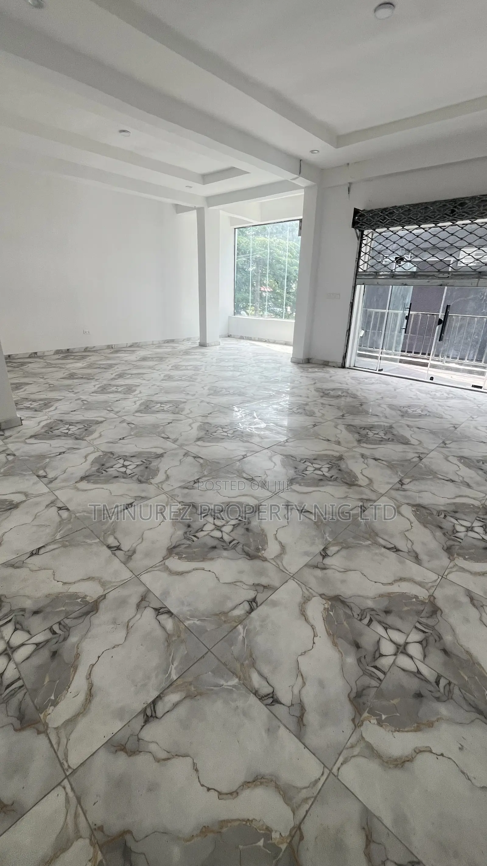 Showroom Shop Groundfloor