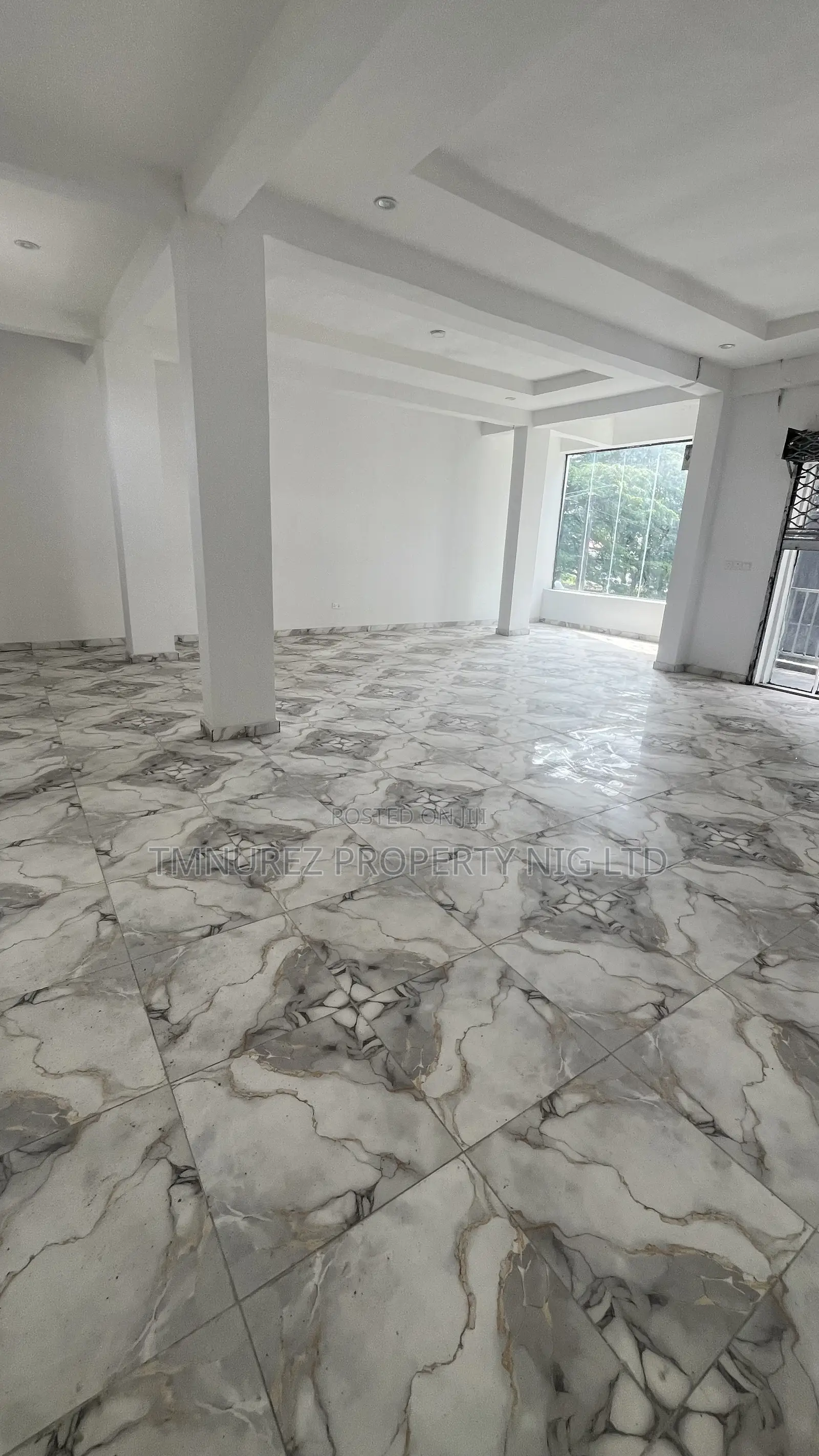 Showroom Shop Groundfloor