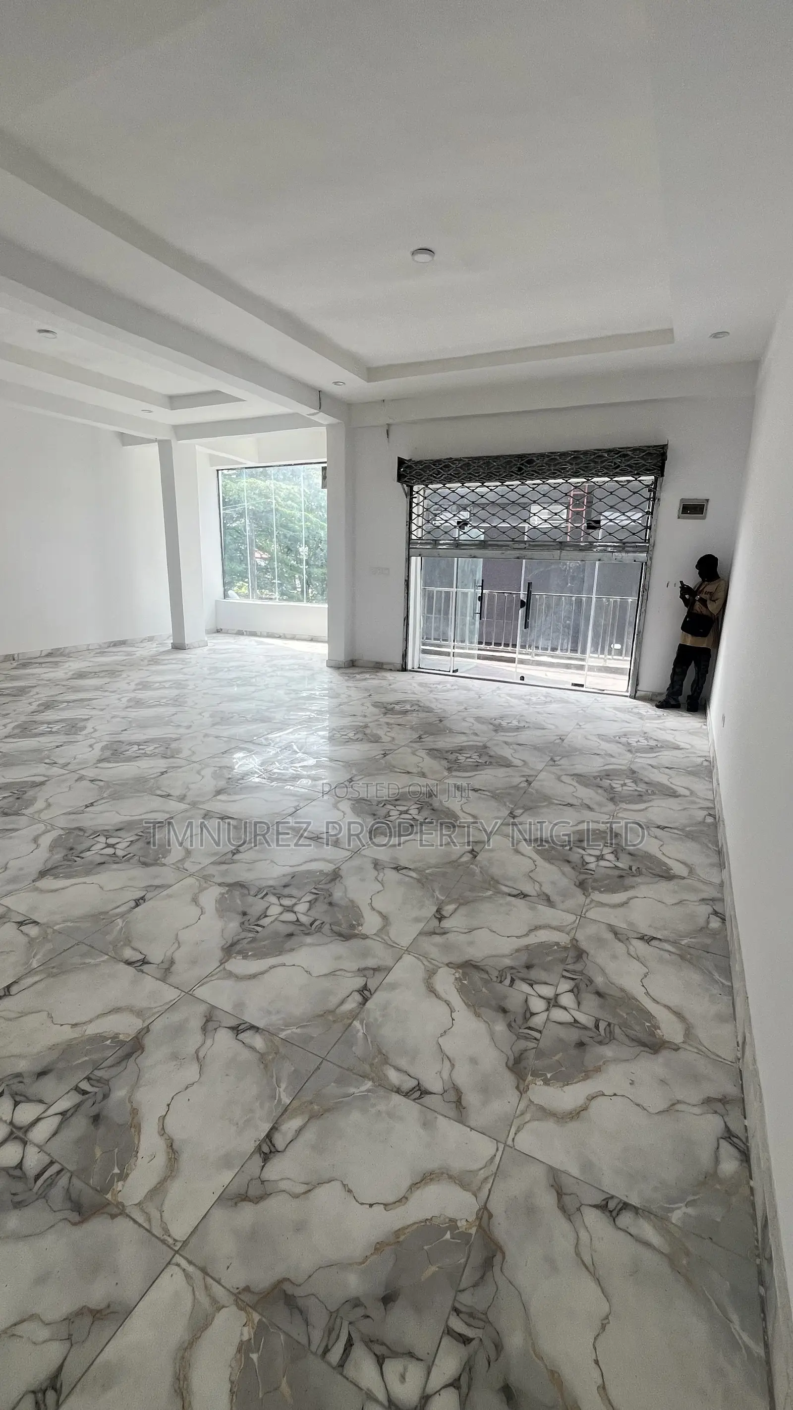 Showroom Shop Groundfloor