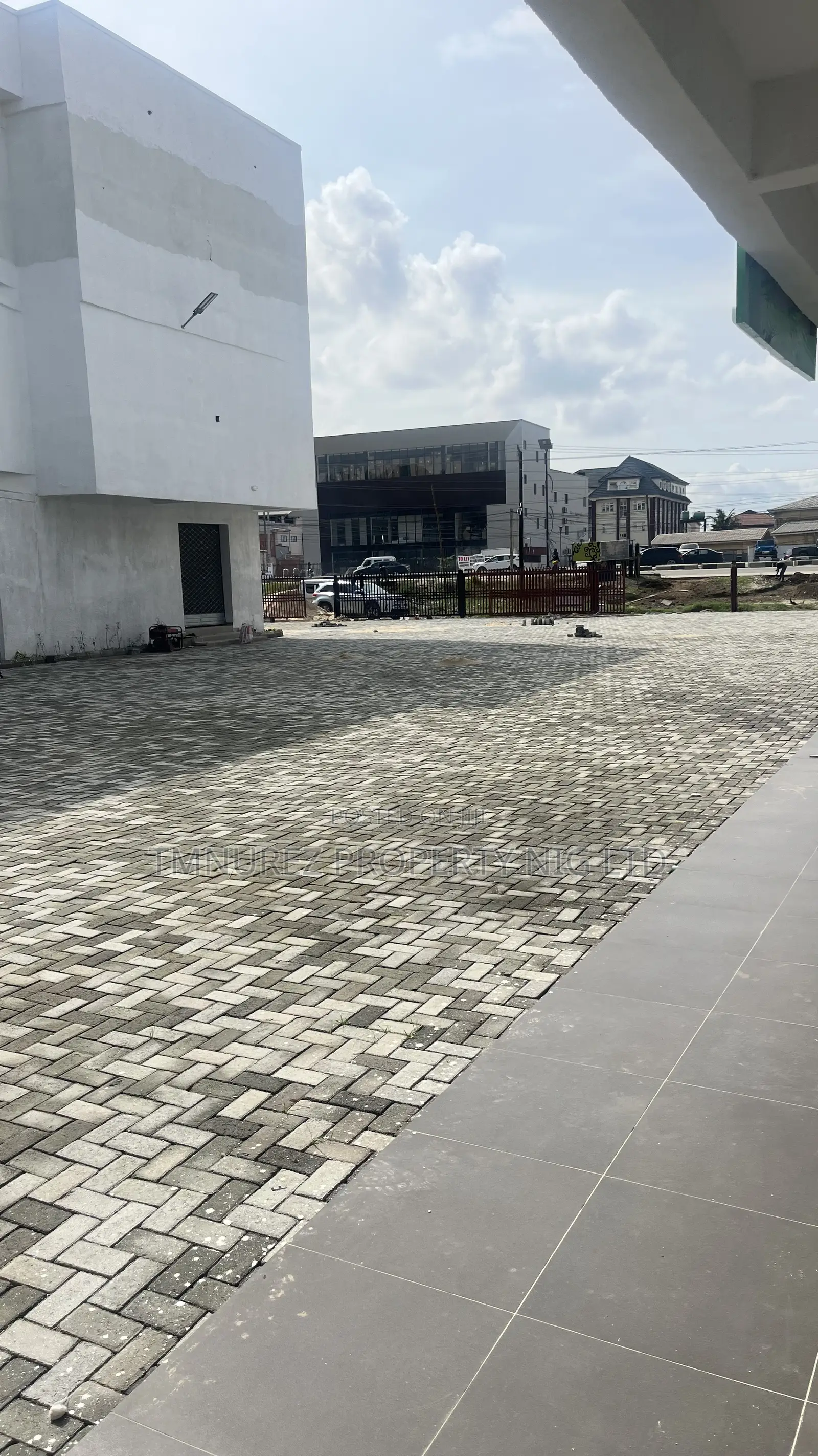 Showroom Shop Groundfloor