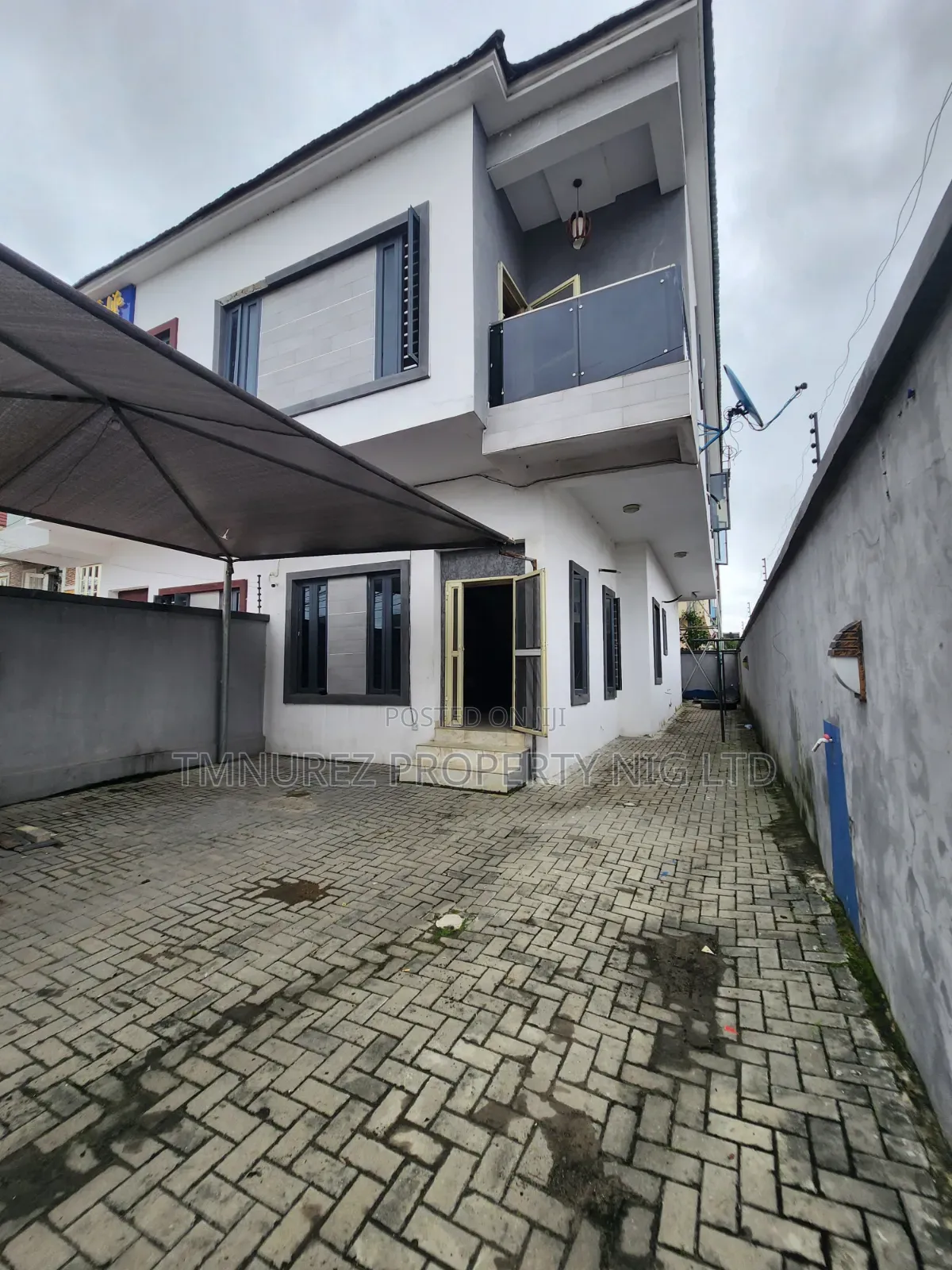 3bedroom Duplex With a Big Room Bq Osapa Axis Agungi