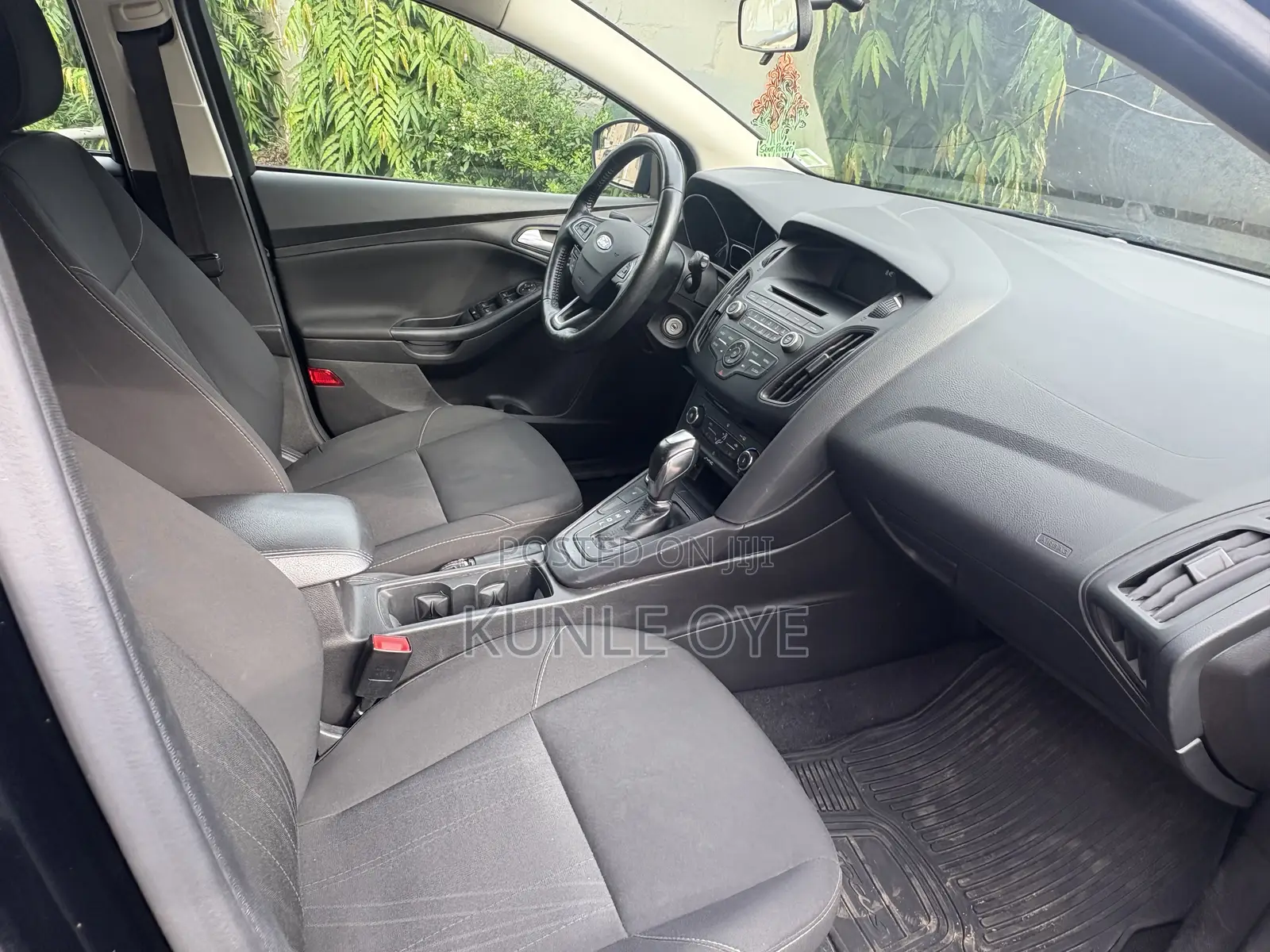 Ford Focus SE Hatchback FWD (1.0L 3cyl 5M) 2016 Black