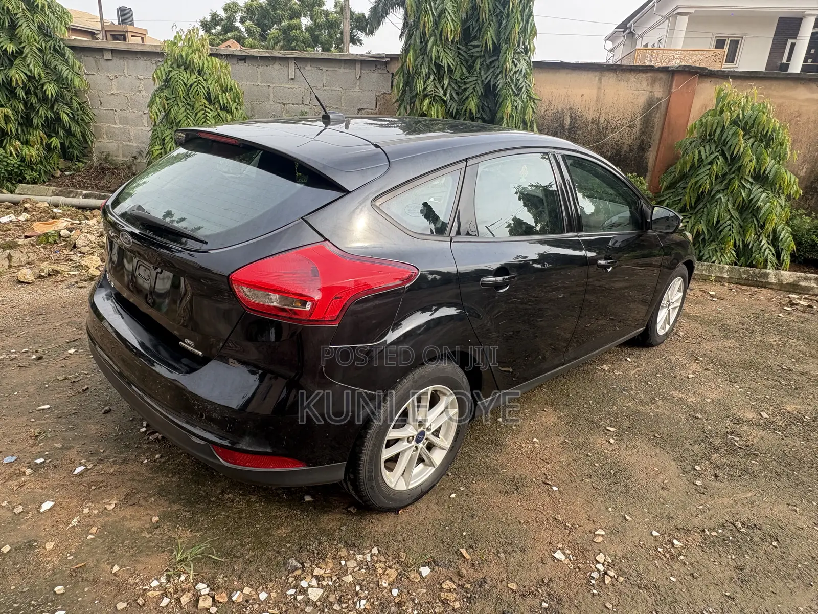 Ford Focus SE Hatchback FWD (1.0L 3cyl 5M) 2016 Black