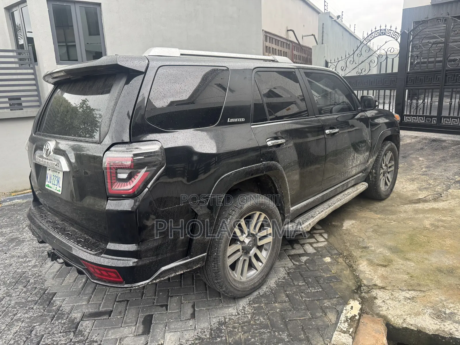 Toyota 4-Runner Limited 4WD 2010 Black