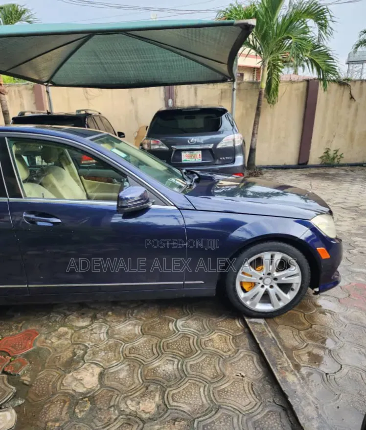 Mercedes-Benz C300 2011 Blue