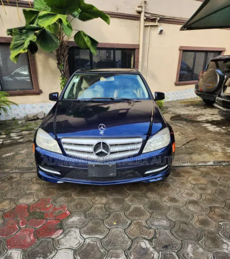 Mercedes-Benz C300 2011 Blue