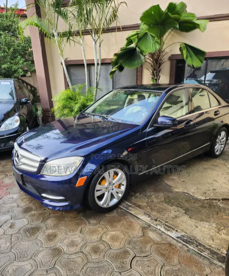 Mercedes-Benz C300 2011 Blue