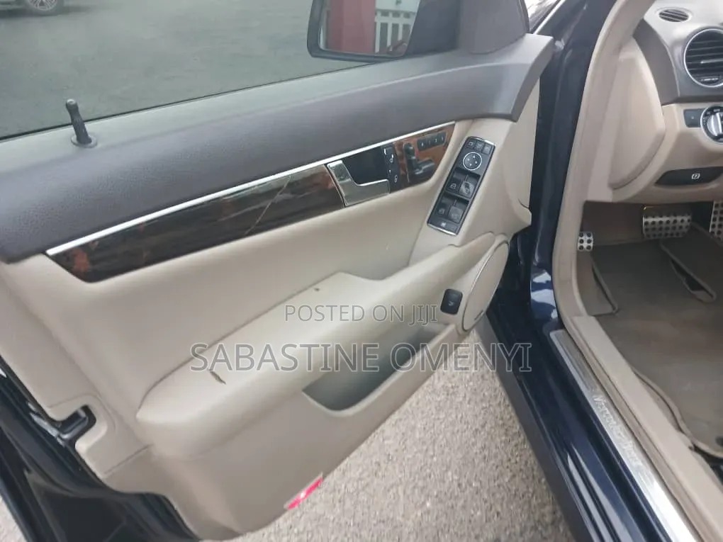 Mercedes-Benz C300 2013 Blue
