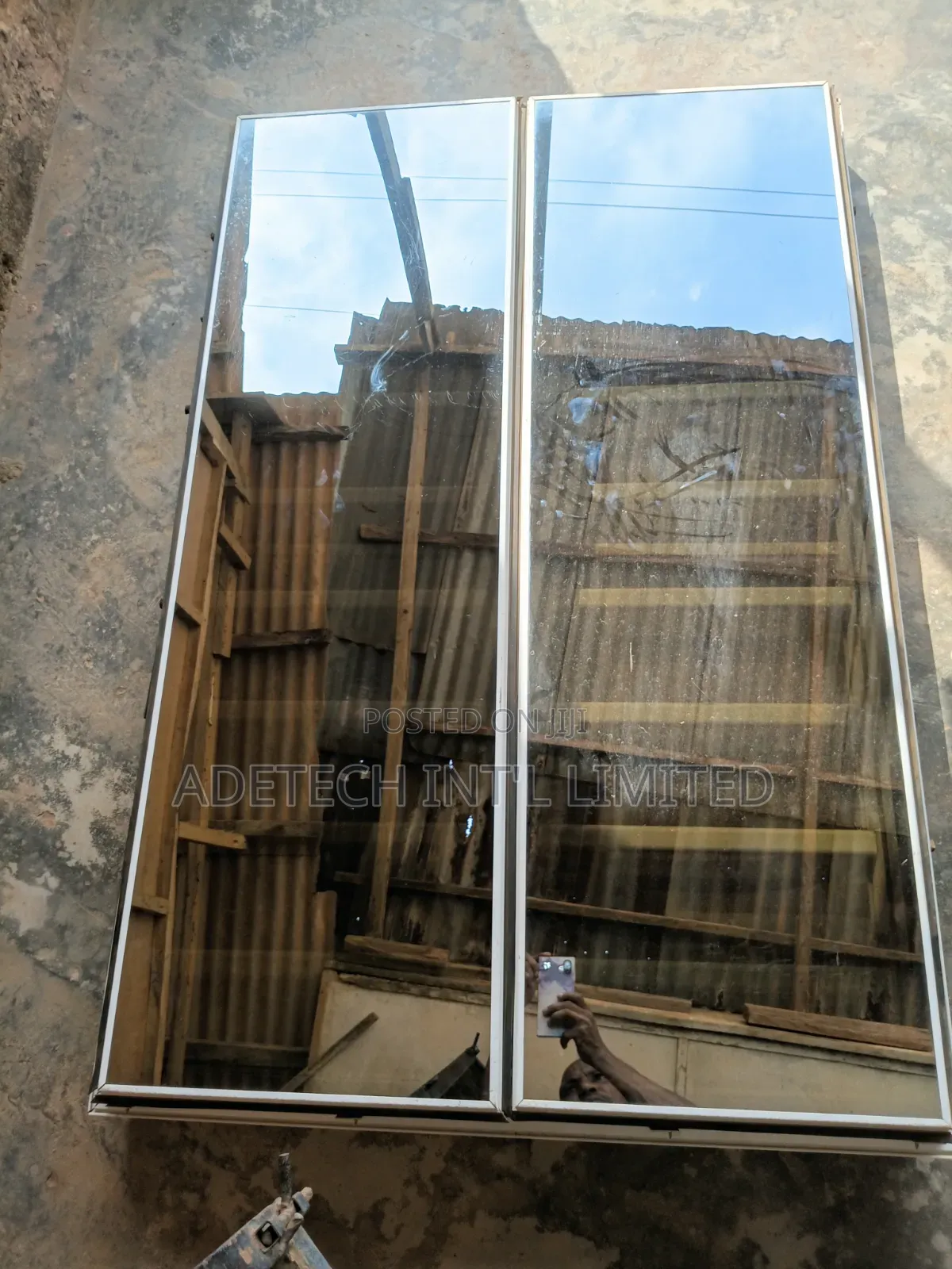Exceptional-Minded Aluminium Frameless Window With Net and Burglary
