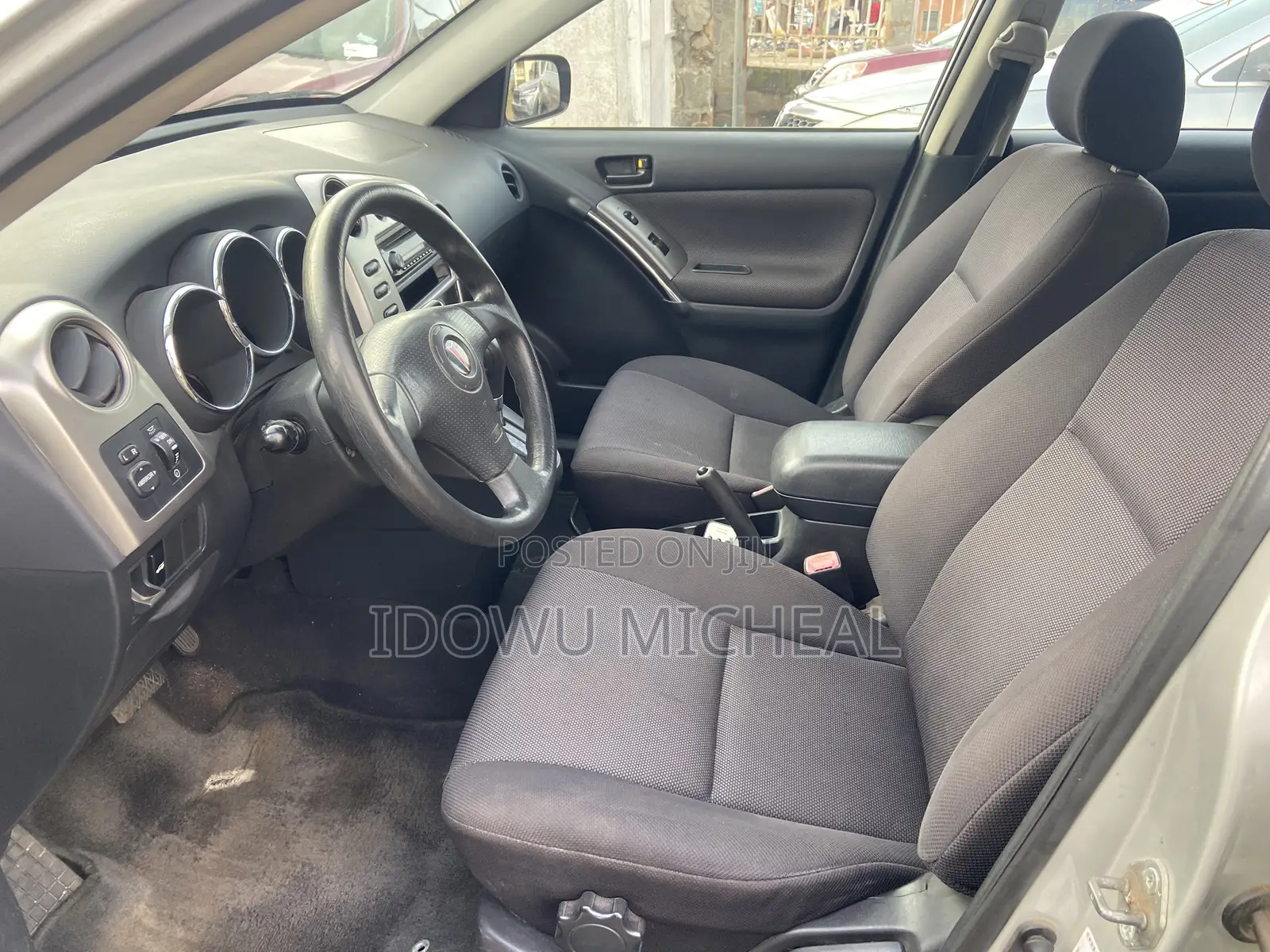 Pontiac Vibe Automatic 2004 Silver