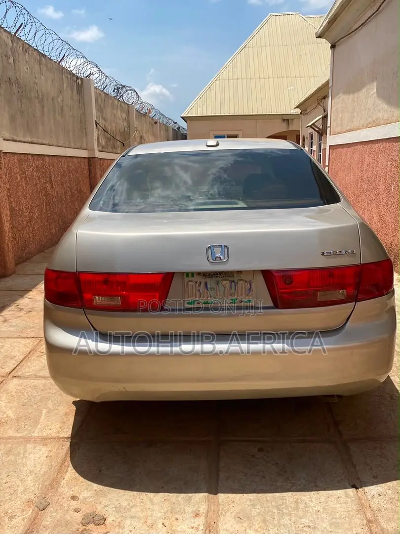 Honda Accord 2005 Gold