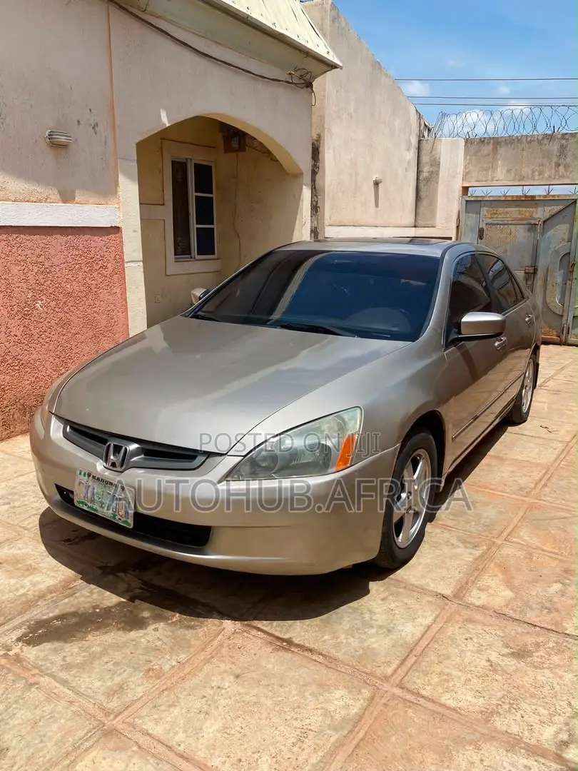 Honda Accord 2005 Gold