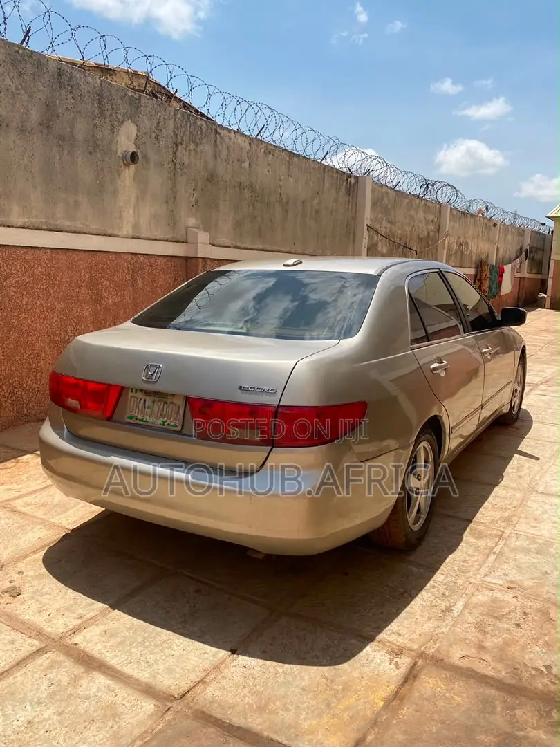 Honda Accord 2005 Gold