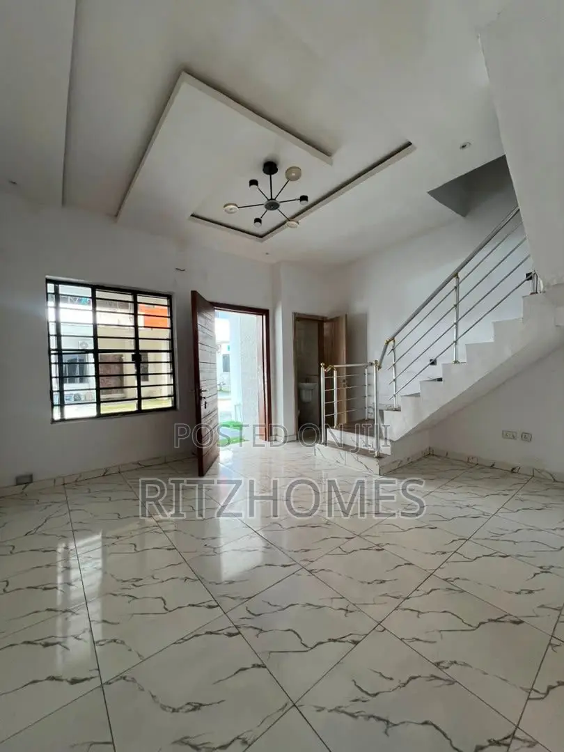 3bdrm Duplex in Ikota for rent