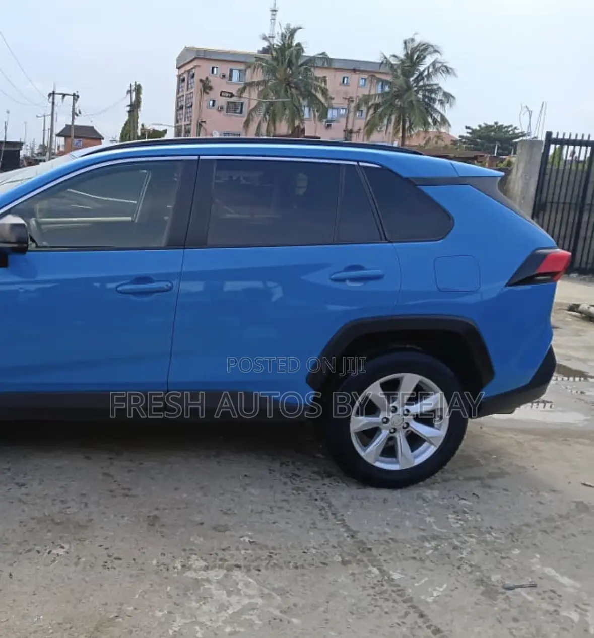 Toyota RAV4 LE AWD 2019 Blue