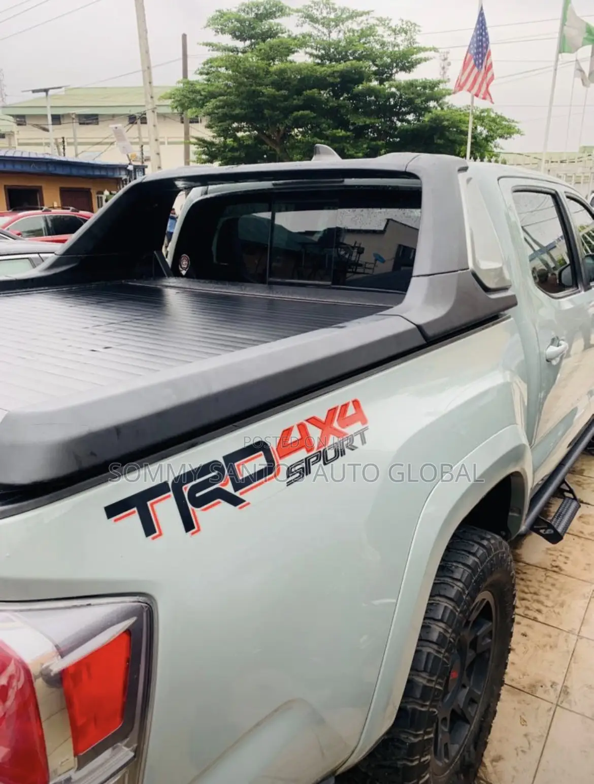 Manual Rolling Booth Cover and Spoiler for Toyota Tacoma Available