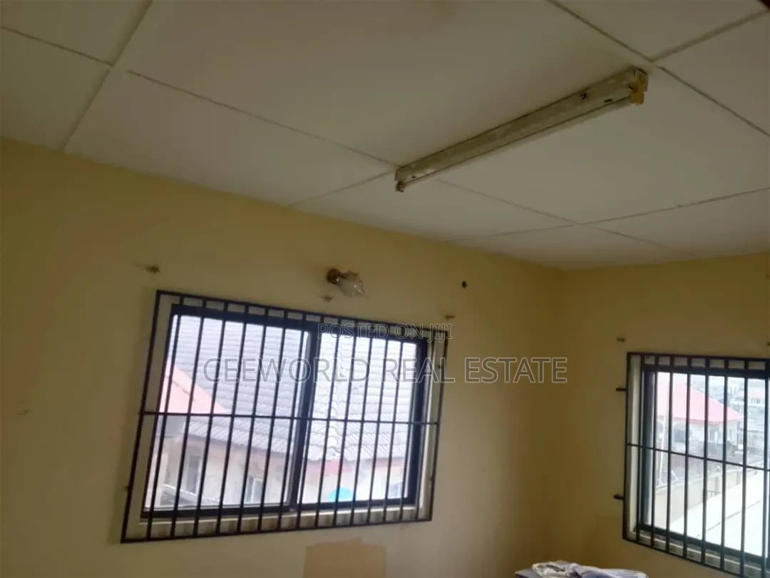 5bdrm Duplex in Oluyole Main Estate for rent