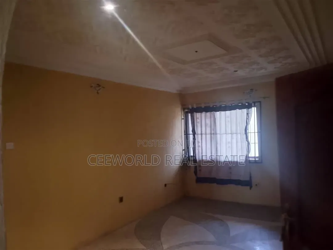 5bdrm Duplex in Oluyole Main Estate for rent