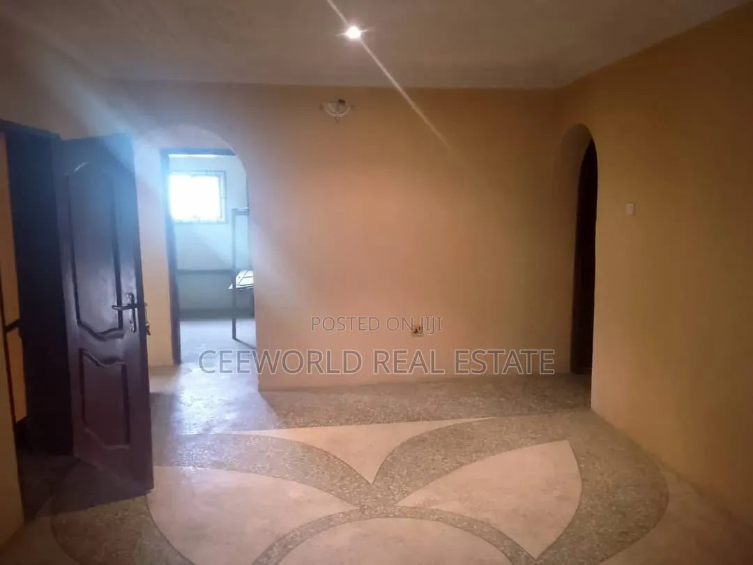 5bdrm Duplex in Oluyole Main Estate for rent