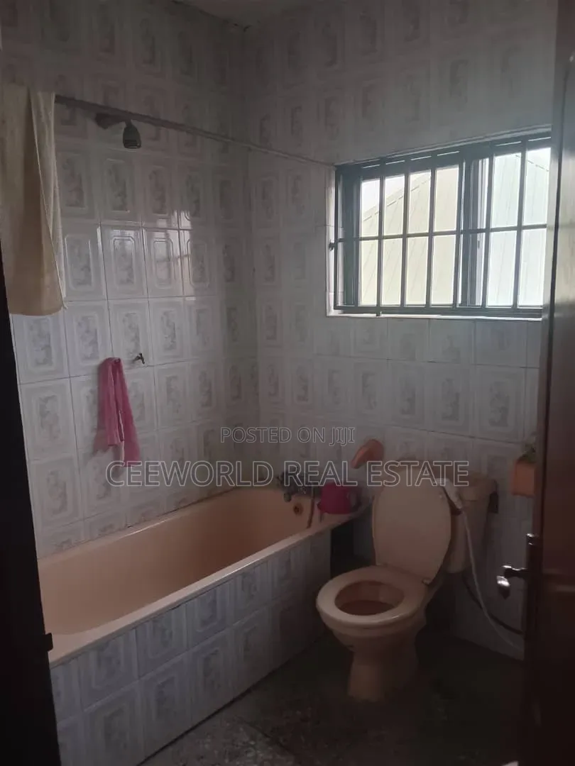 5bdrm Duplex in Oluyole Main Estate for rent