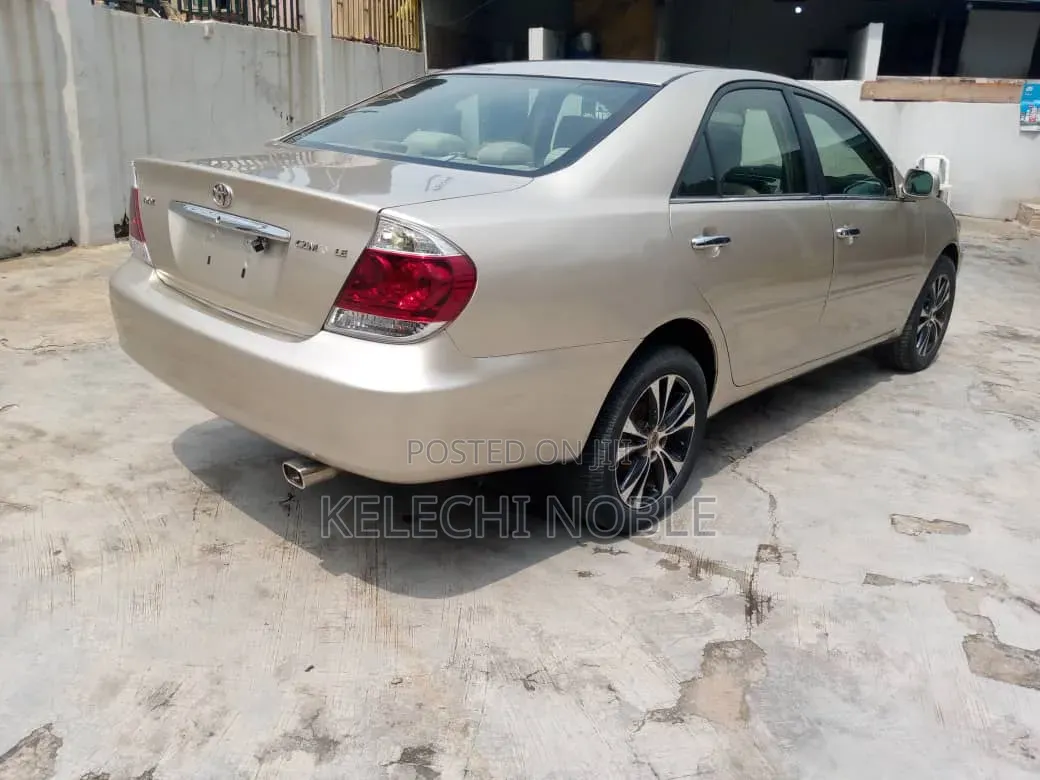 Toyota Camry 2006 Gold