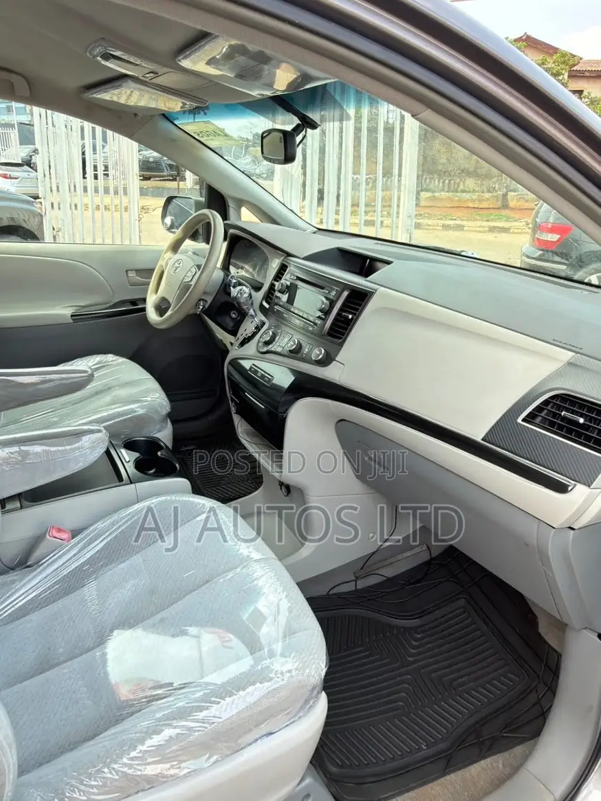 Toyota Sienna 2011 Gray