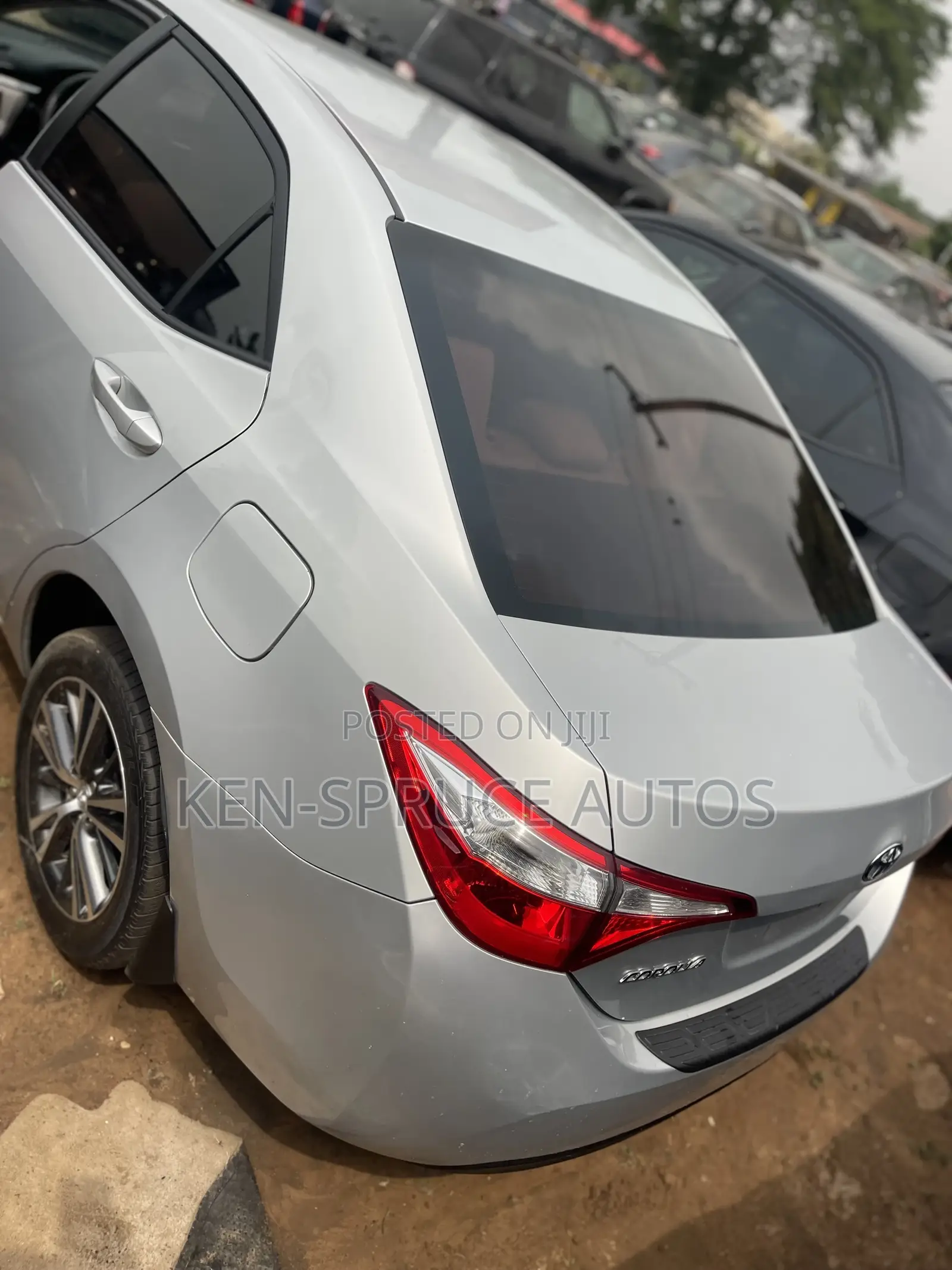 Toyota Corolla LE Premium 4dr Sedan (1.8L 4cyl CVT) 2014 Silver
