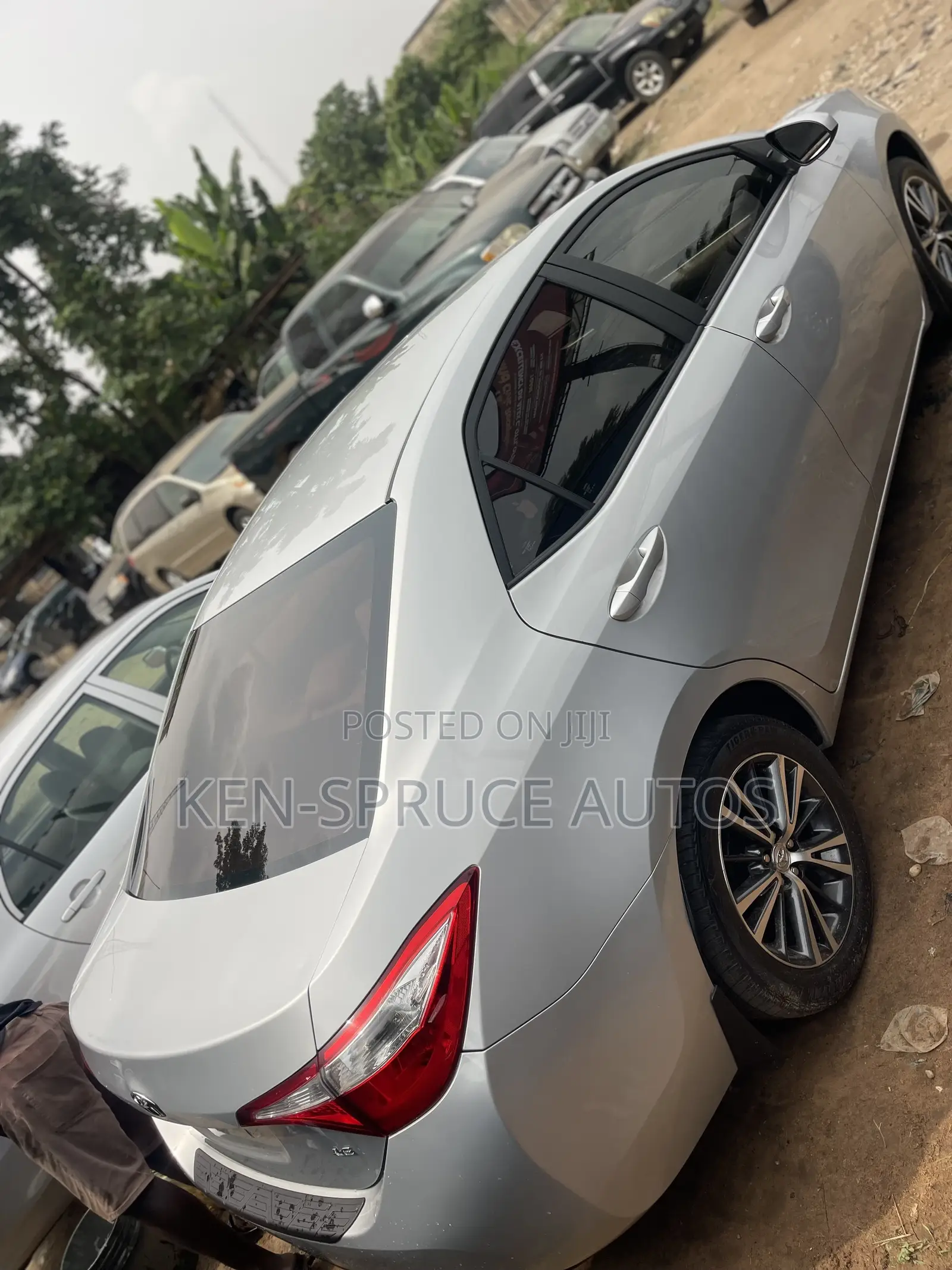 Toyota Corolla LE Premium 4dr Sedan (1.8L 4cyl CVT) 2014 Silver