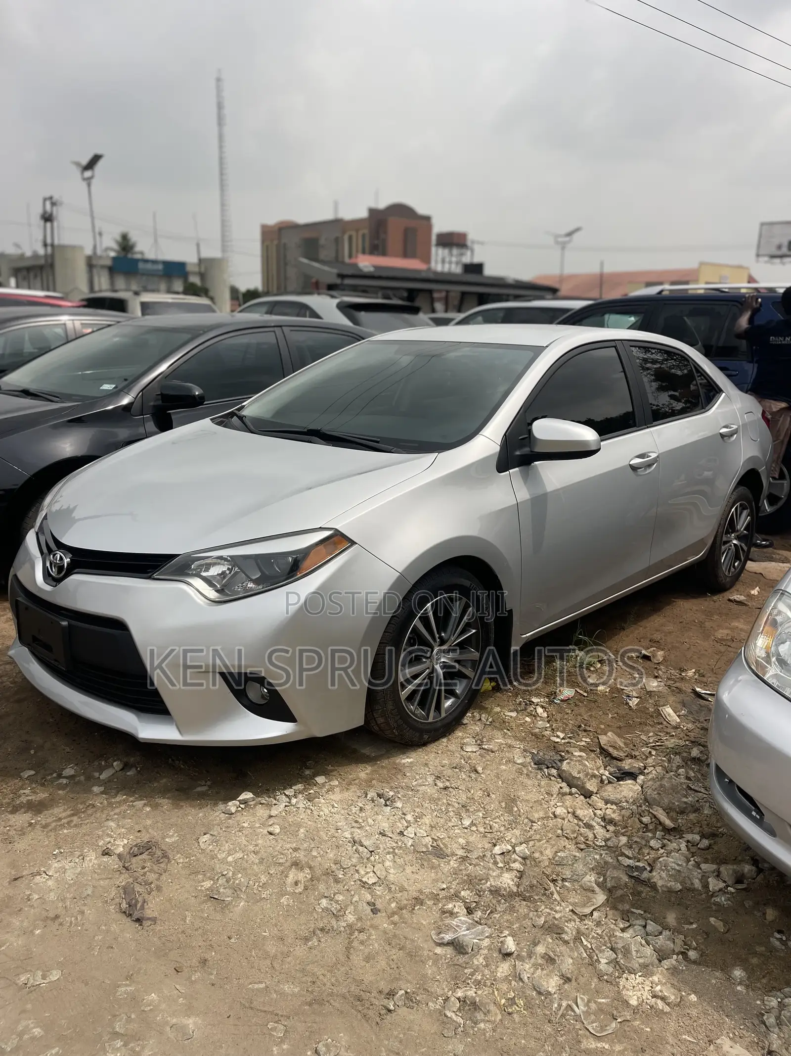 Toyota Corolla LE Premium 4dr Sedan (1.8L 4cyl CVT) 2014 Silver