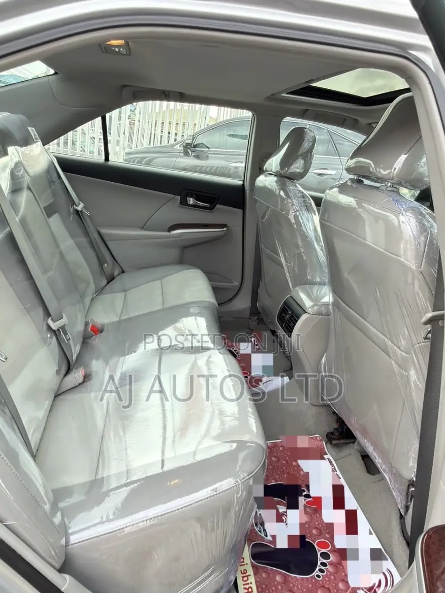 Toyota Camry XLE 4dr Sedan (2.5L 4cyl 6A) 2012 Silver
