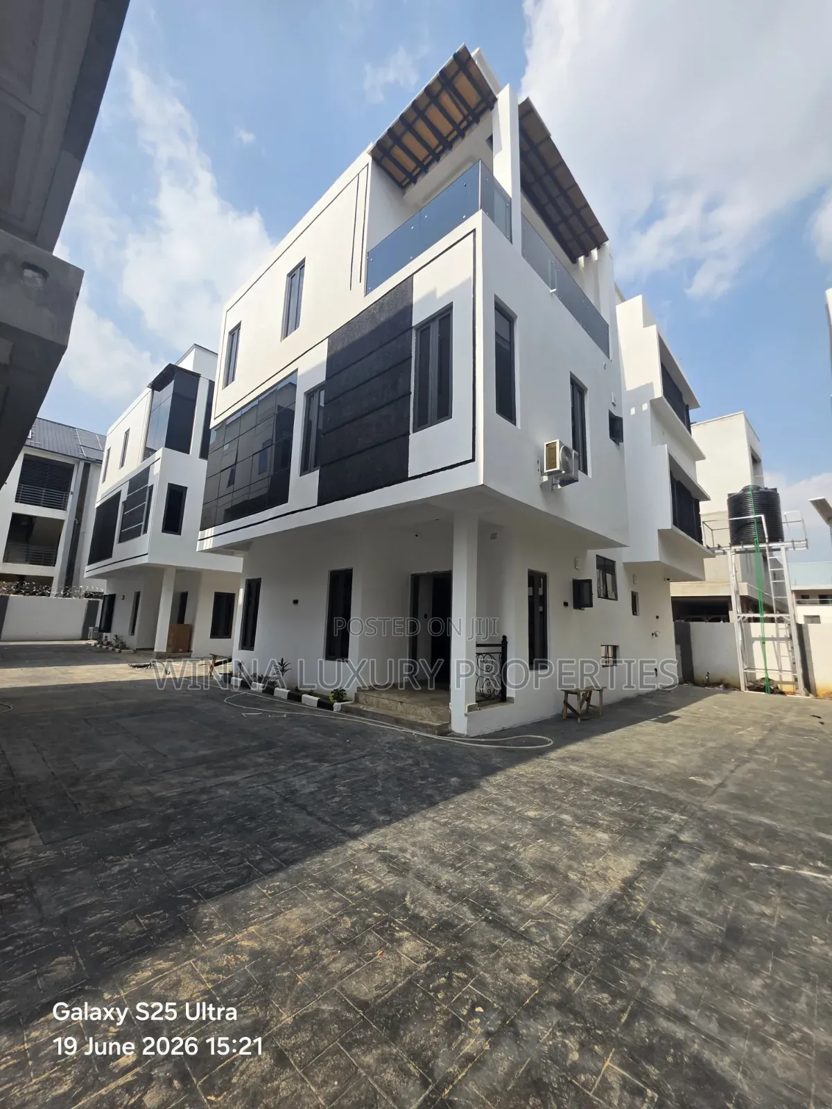 Furnished 6bdrm Duplex in Jahi Gilmor for sale