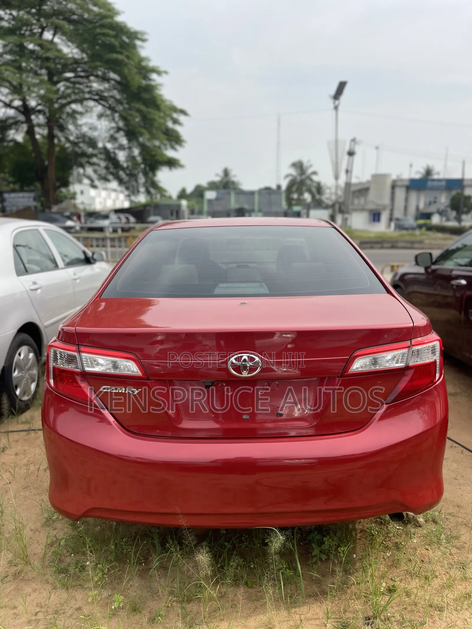 Toyota Camry LE 4dr Sedan (2.5L 4cyl 6A) 2012 Red