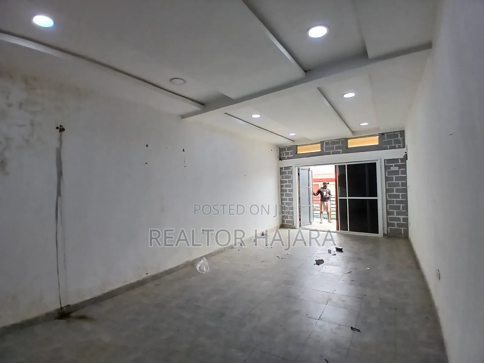 Shop Available for Rent at Fo1 Kuwba Market