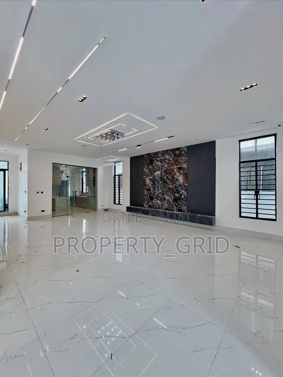 5bdrm Duplex in Chevron Estate for sale