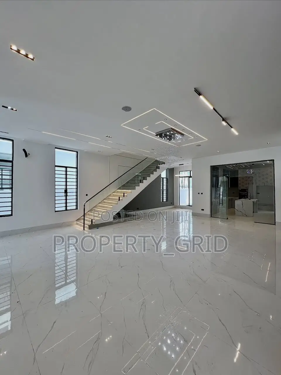 5bdrm Duplex in Chevron Estate for sale