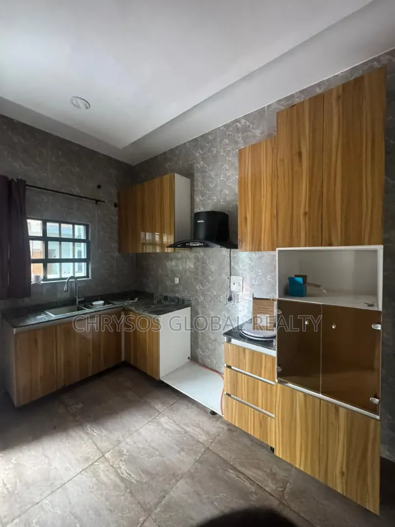 3bdrm Duplex in Carlton Gate Estate for rent