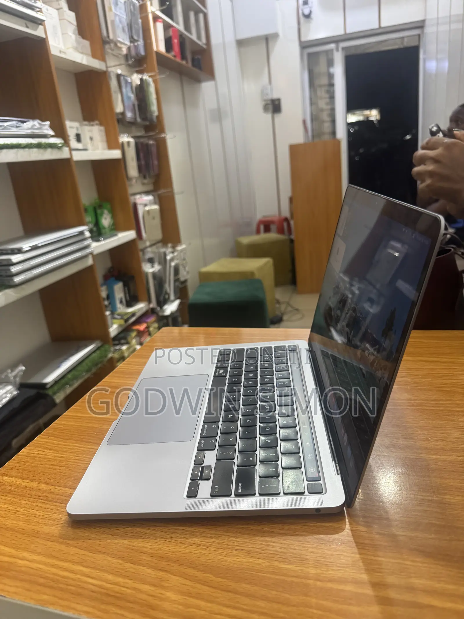 Laptop Apple MacBook Pro 2020 M1 8GB Apple M1 Pro SSD 256GB